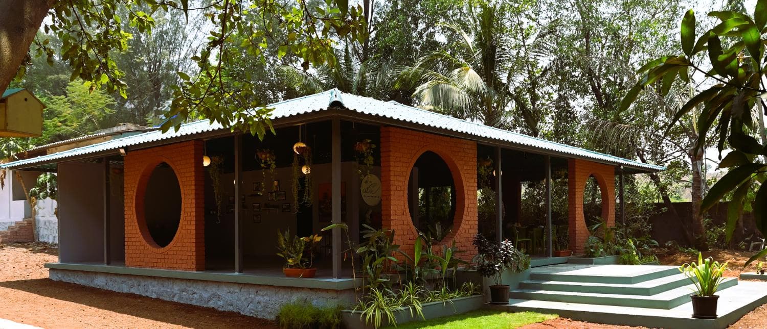Scenic agro farm retreat amidst a mango Orchard at the foothills of Matheran